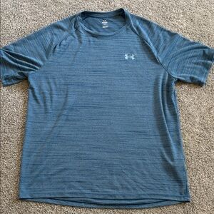 UA loose fit short sleeve shirt, large